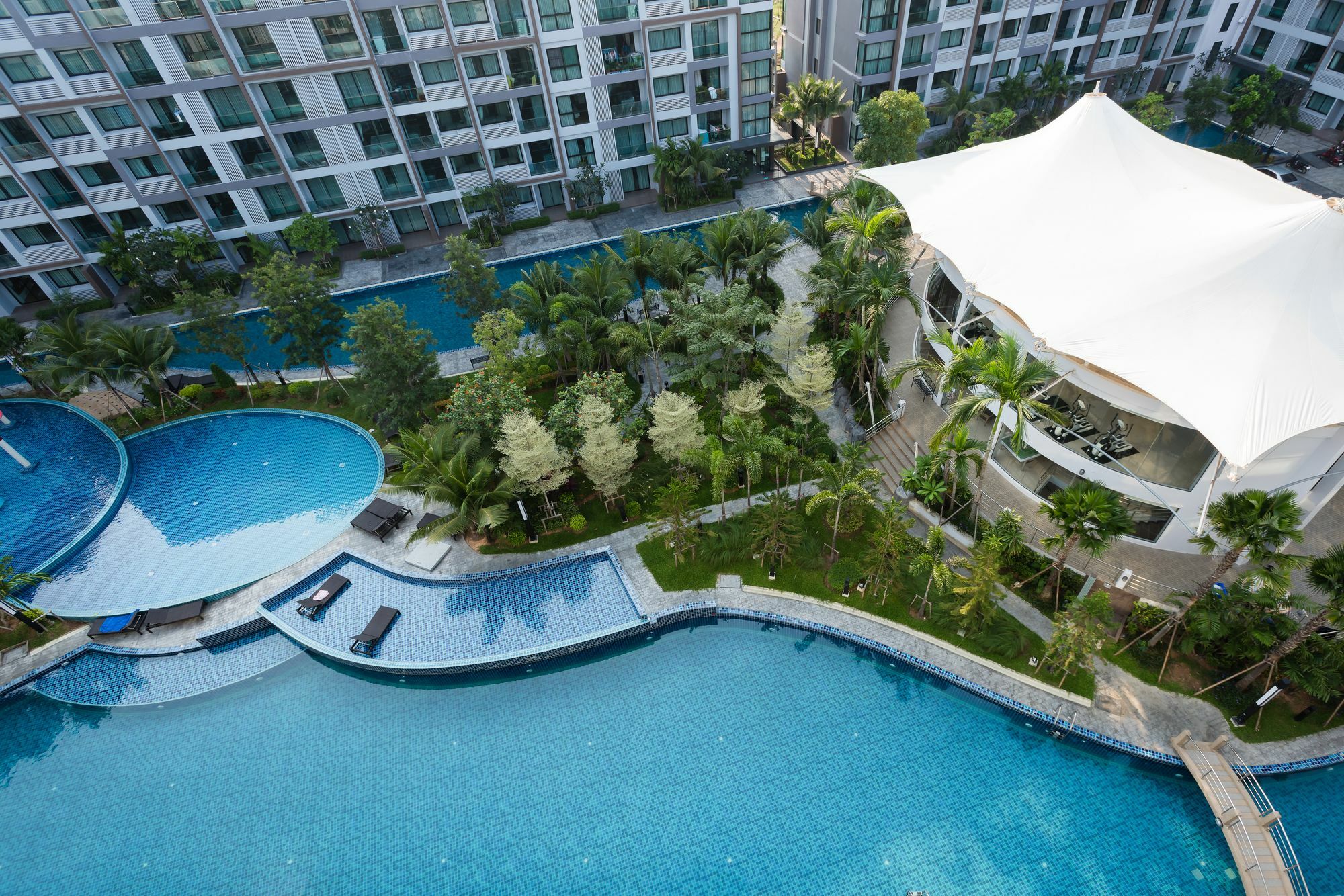 Dusit Grand Park Apartment Джомтиен Бийч Екстериор снимка